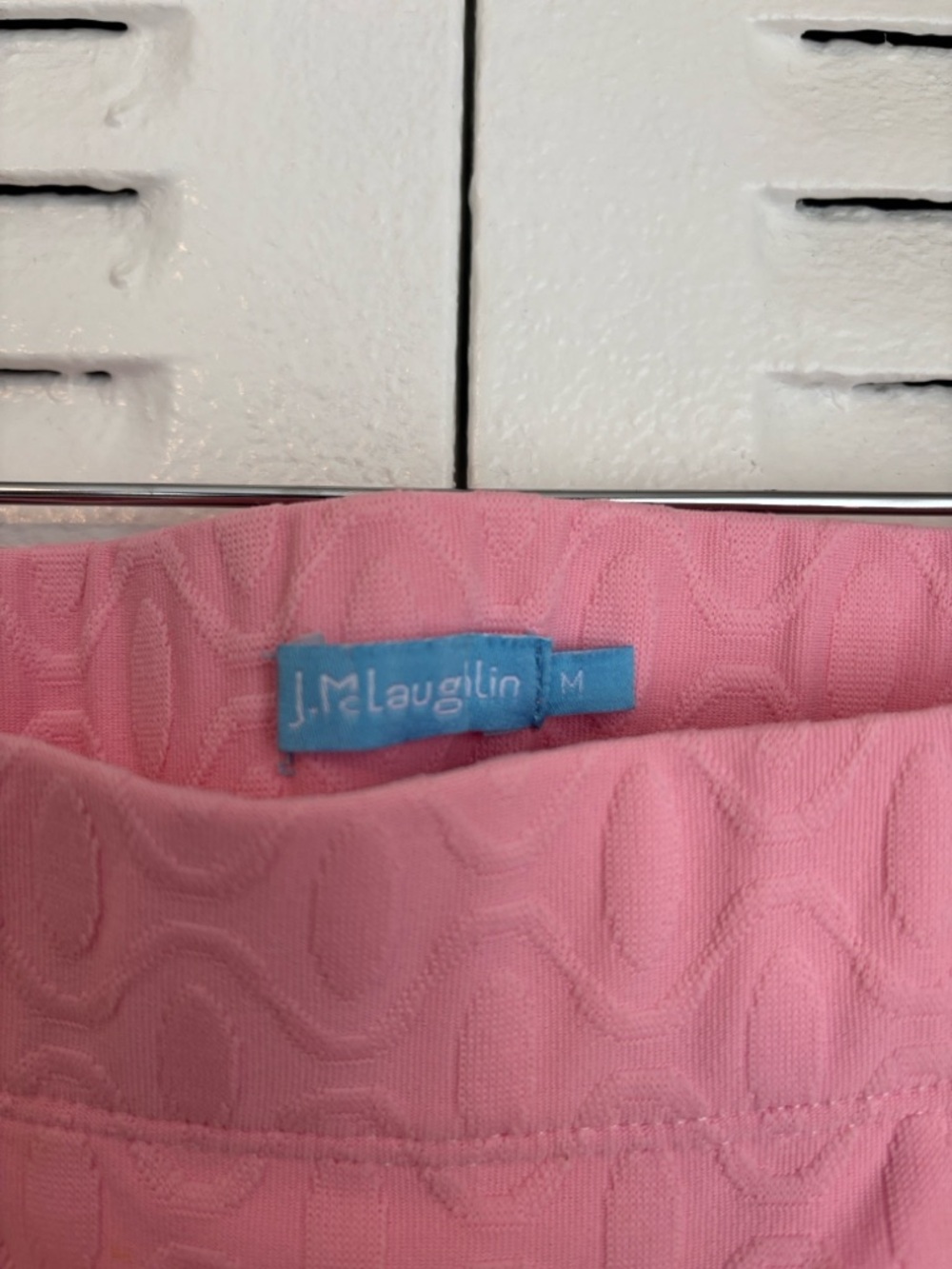 Two J. McLaughlin Pink and white Textured Ruffle Hem Skorts |
Size M | Feminine - Picture 9 of 14